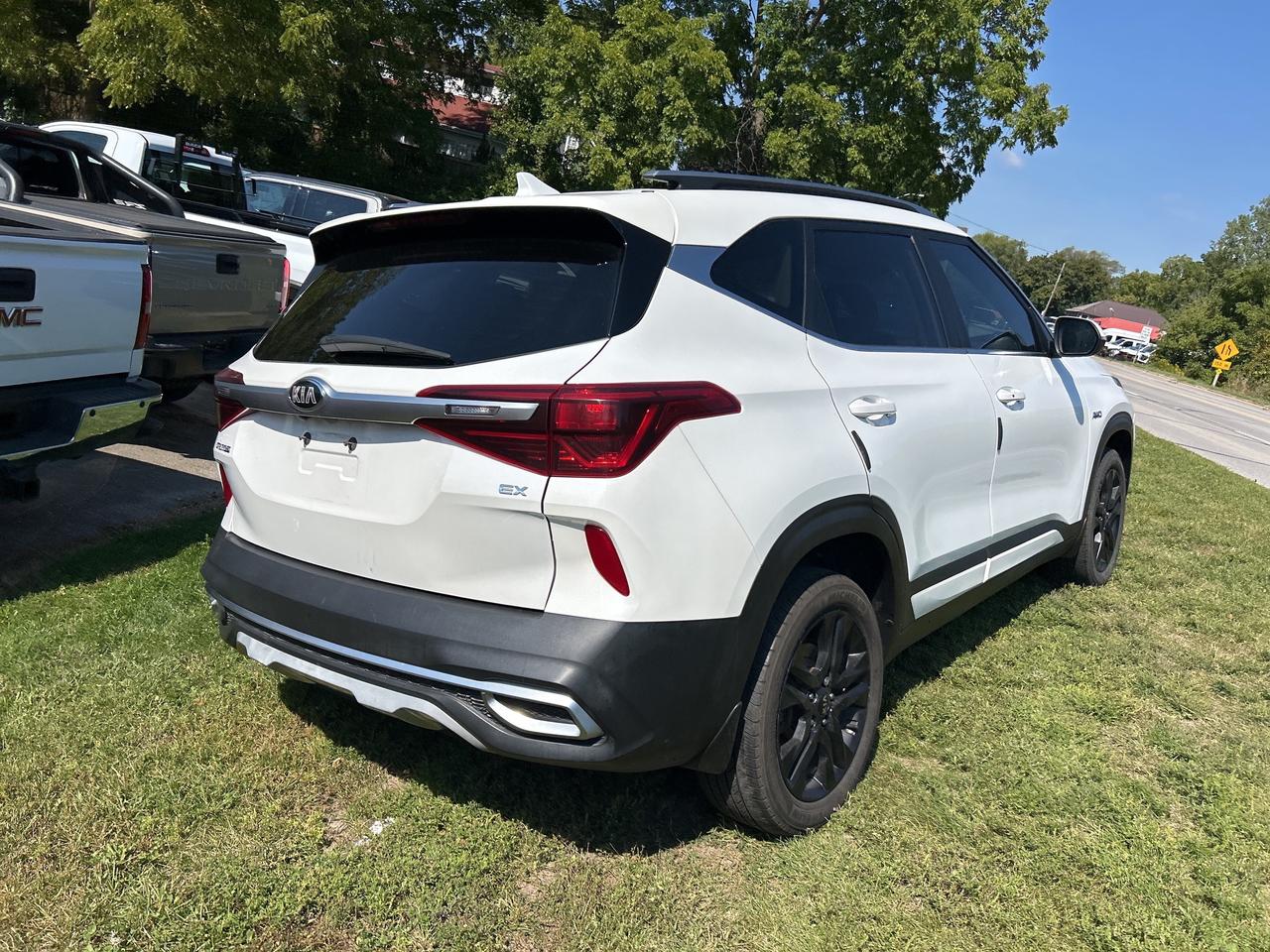 2021 Kia Seltos EX, HEATED LEATHER, SUNROOF, HEATED STEERING WHEEL Photo