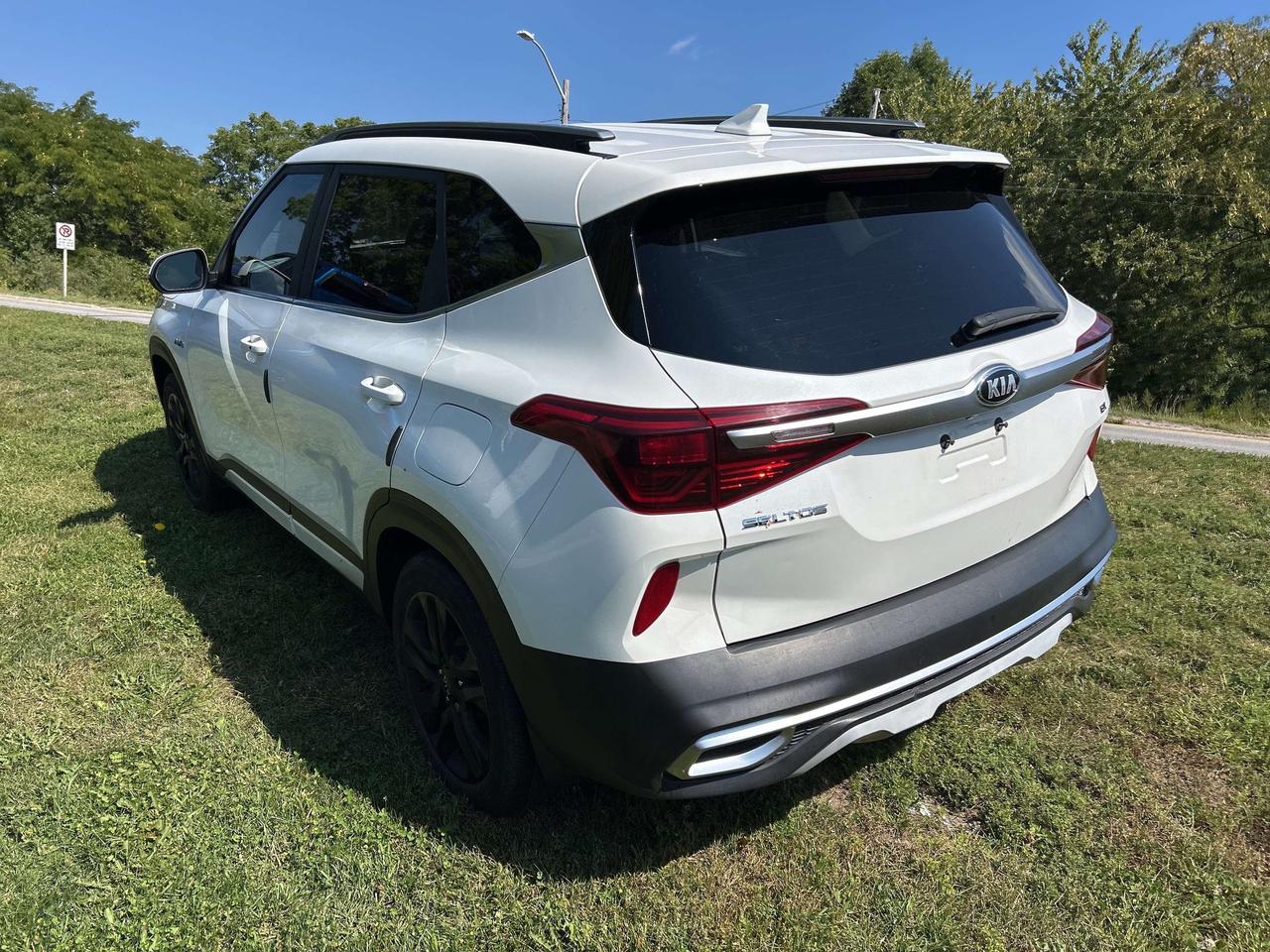 2021 Kia Seltos EX, HEATED LEATHER, SUNROOF, HEATED STEERING WHEEL Photo