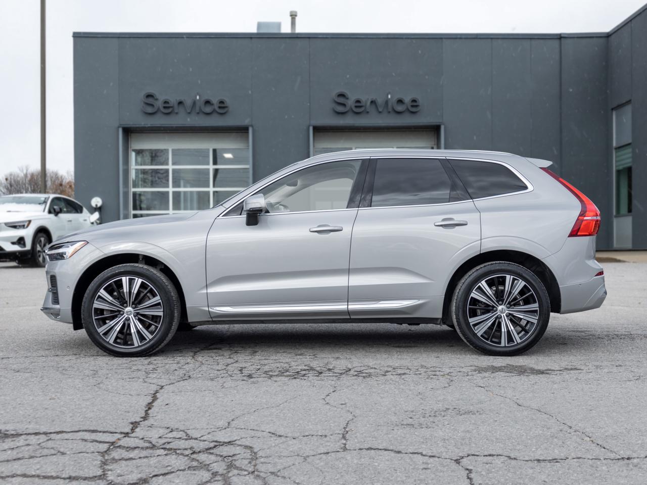 2023 Volvo XC60 B6 AWD Plus Bright Theme  OFF LEASE  ONE OWNER Photo