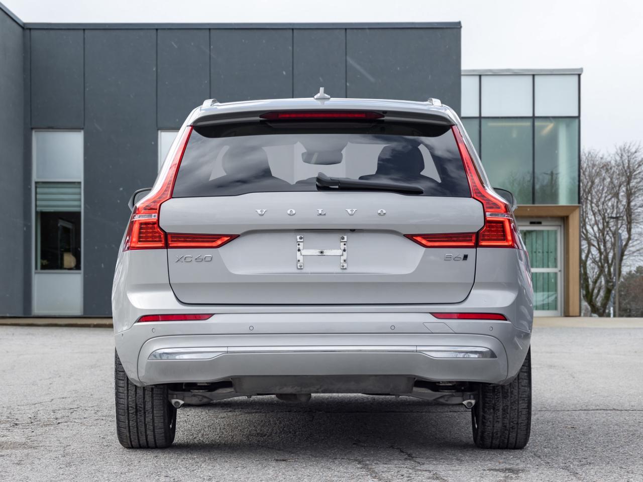 2023 Volvo XC60 B6 AWD Plus Bright Theme  OFF LEASE  ONE OWNER Photo