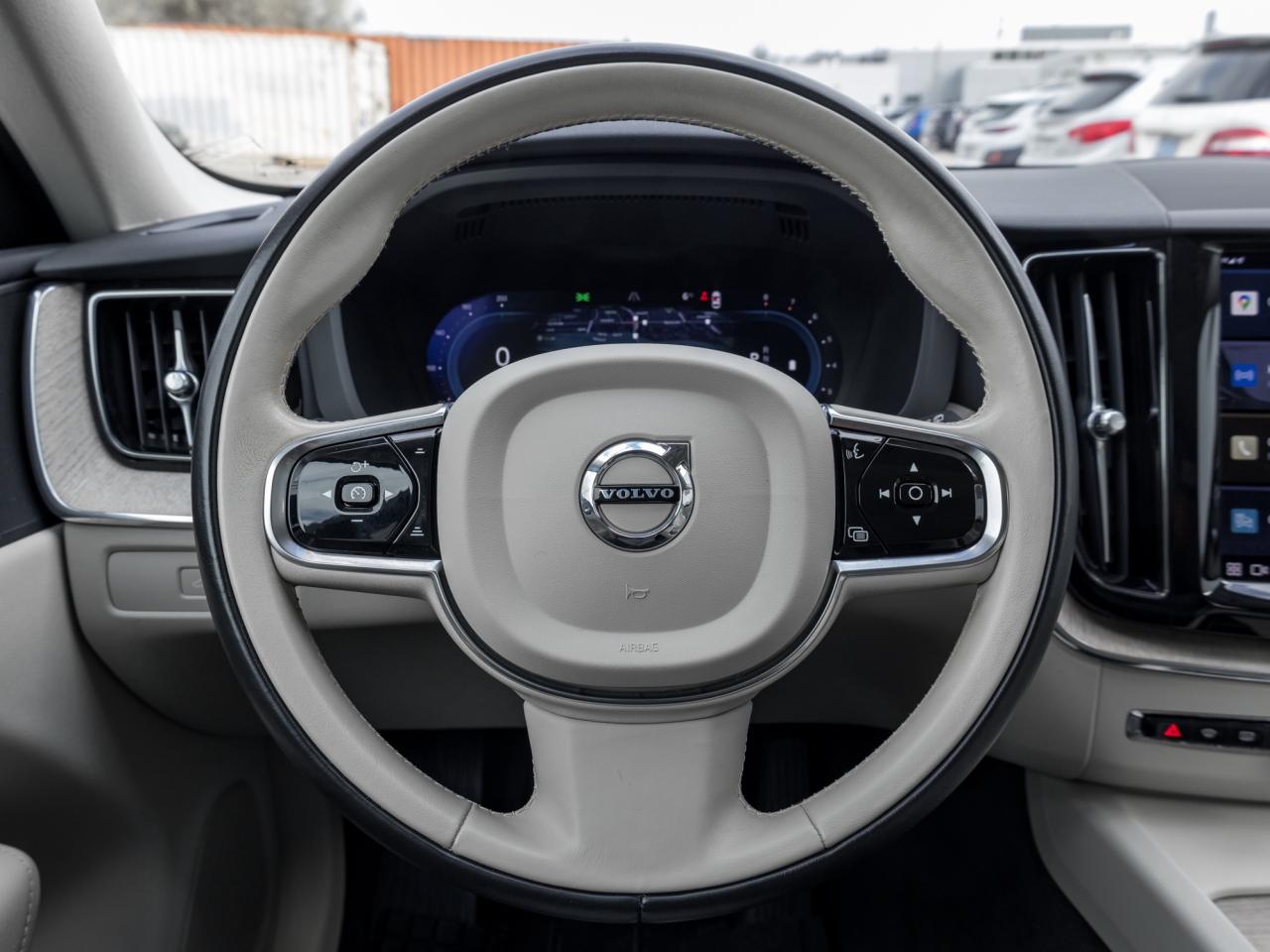 2023 Volvo XC60 B6 AWD Plus Bright Theme  OFF LEASE  ONE OWNER Photo