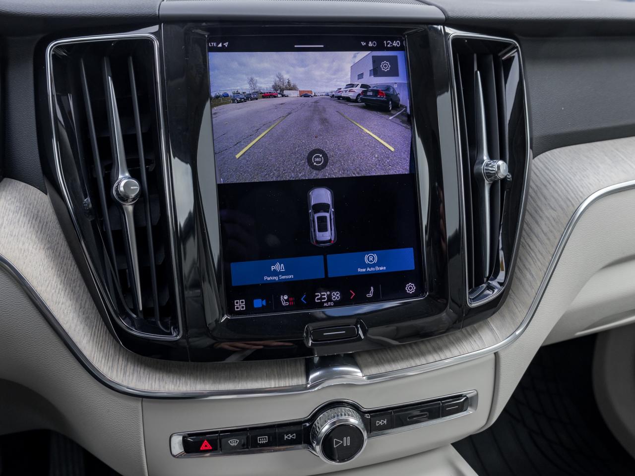 2023 Volvo XC60 B6 AWD Plus Bright Theme  OFF LEASE  ONE OWNER Photo