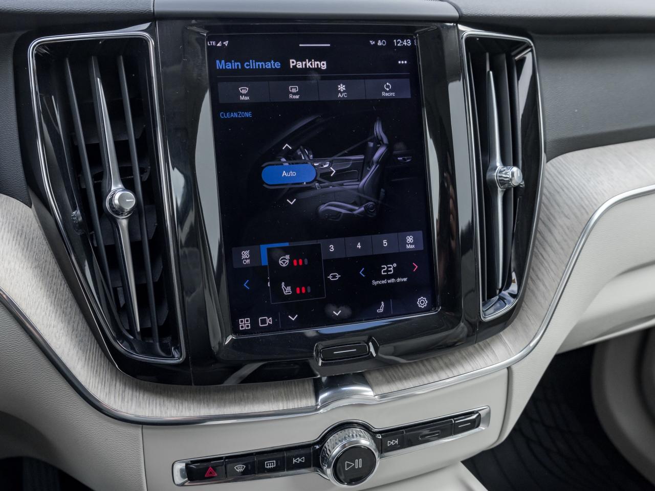 2023 Volvo XC60 B6 AWD Plus Bright Theme  OFF LEASE  ONE OWNER Photo