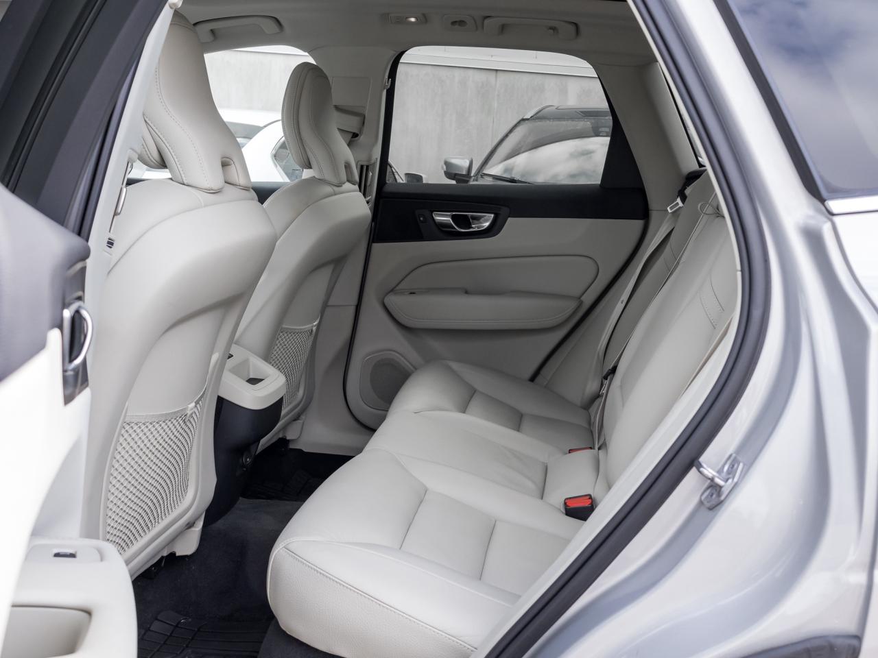 2023 Volvo XC60 B6 AWD Plus Bright Theme  OFF LEASE  ONE OWNER Photo