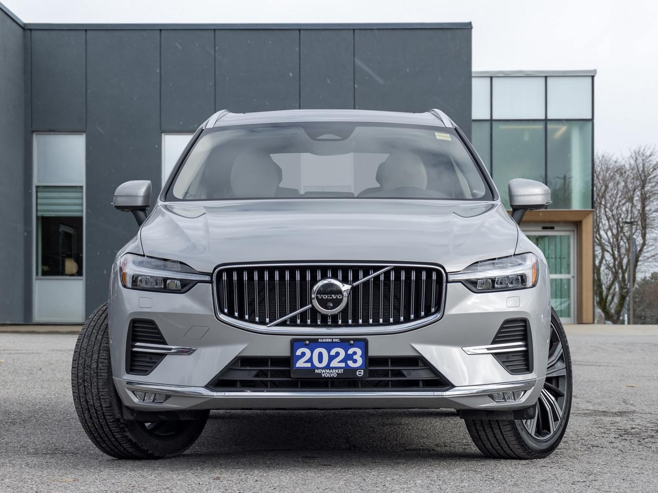 2023 Volvo XC60 B6 AWD Plus Bright Theme  OFF LEASE  ONE OWNER Photo