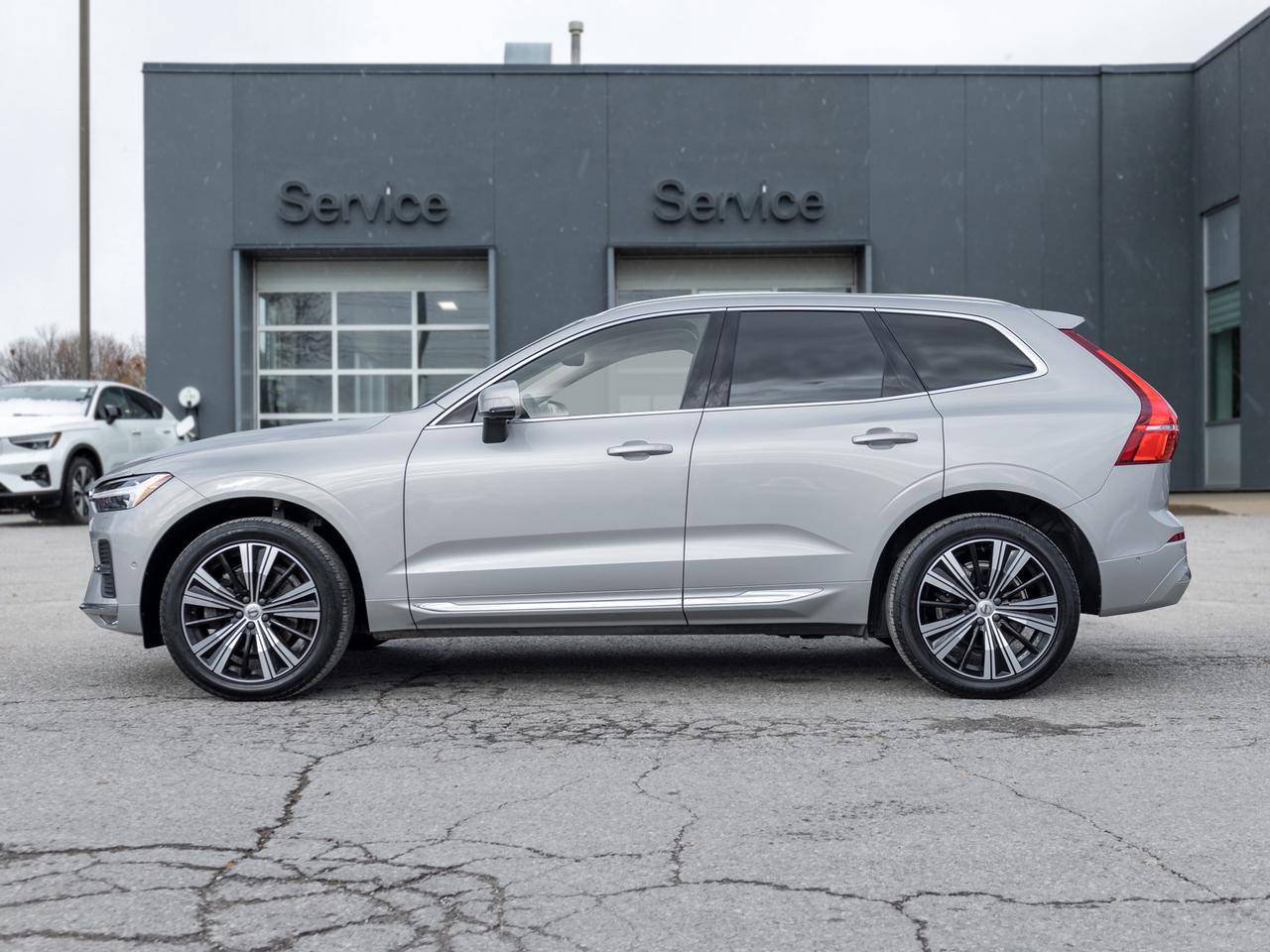 2023 Volvo XC60 B6 AWD Plus Bright Theme  OFF LEASE  ONE OWNER Photo