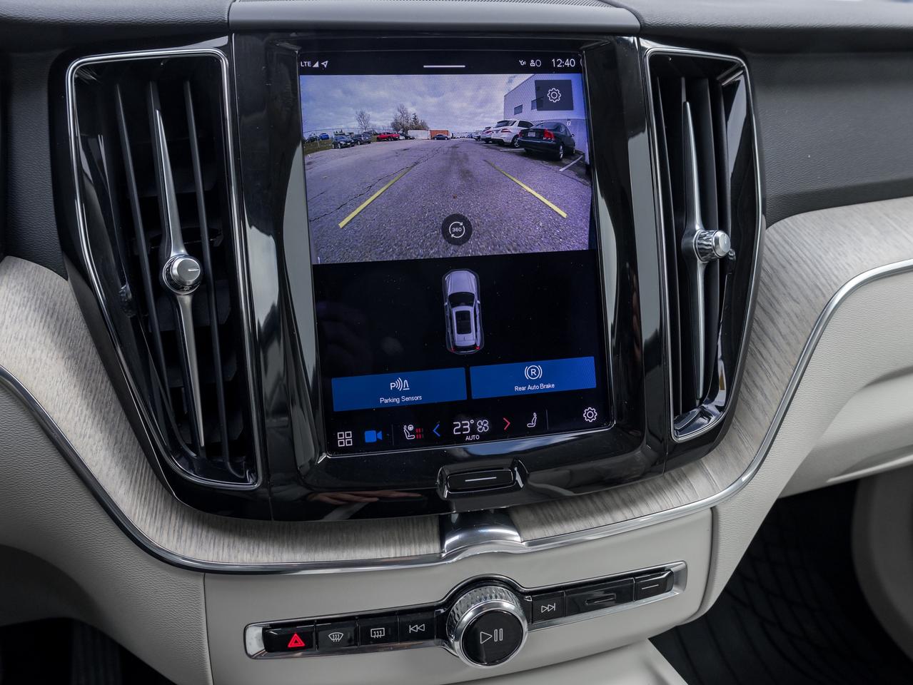 2023 Volvo XC60 B6 AWD Plus Bright Theme  OFF LEASE  ONE OWNER Photo