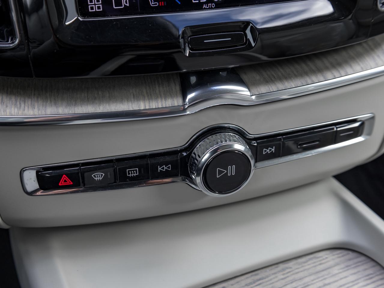 2023 Volvo XC60 B6 AWD Plus Bright Theme  OFF LEASE  ONE OWNER Photo