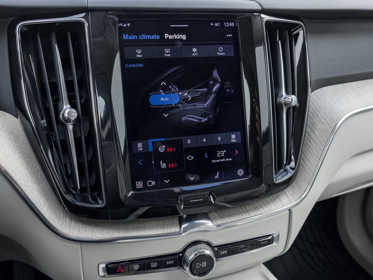 2023 Volvo XC60 B6 AWD Plus Bright Theme  OFF LEASE  ONE OWNER Photo