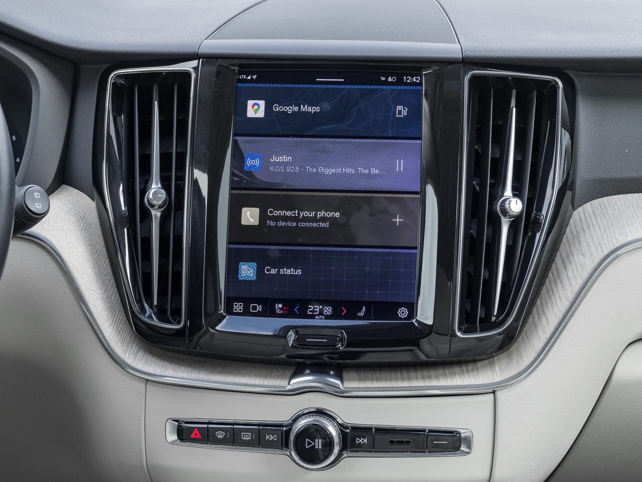 2023 Volvo XC60 B6 AWD Plus Bright Theme  OFF LEASE  ONE OWNER Photo