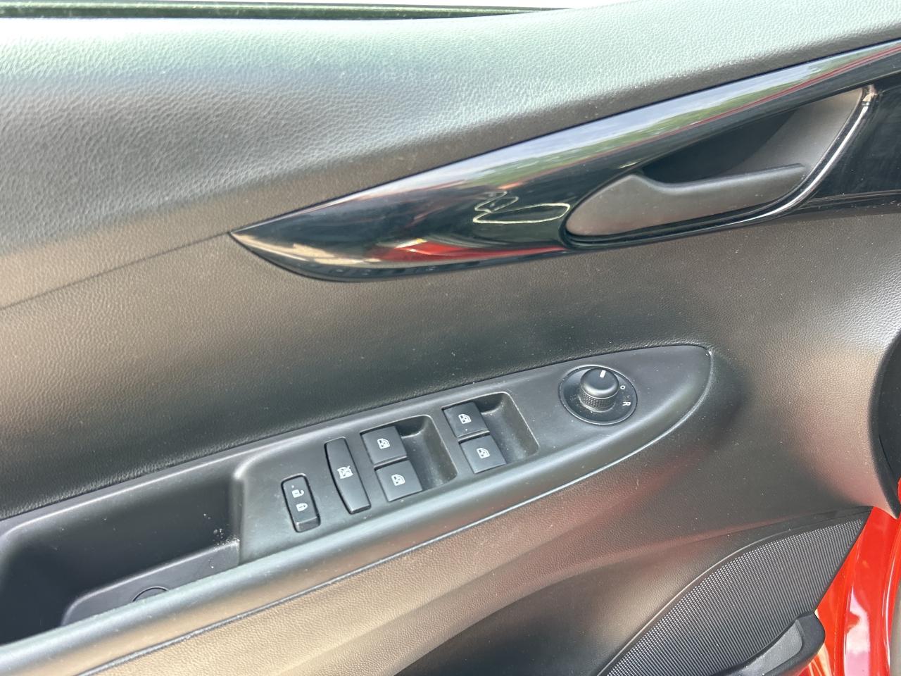 2021 Chevrolet Spark 1LT, ONLY 14 000 KMS, BACK UP CAMERA, SIRIUS RADIO Photo