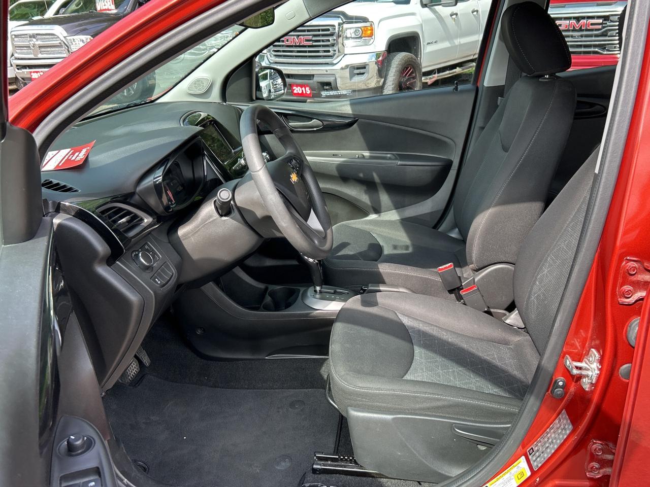 2021 Chevrolet Spark 1LT, ONLY 14 000 KMS, BACK UP CAMERA, SIRIUS RADIO Photo