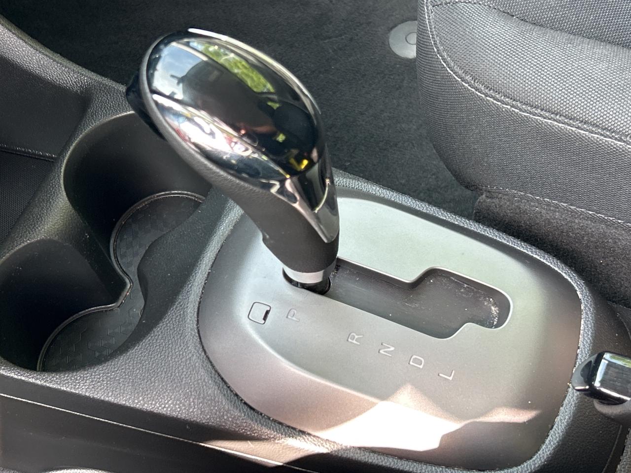 2021 Chevrolet Spark 1LT, ONLY 14 000 KMS, BACK UP CAMERA, SIRIUS RADIO Photo