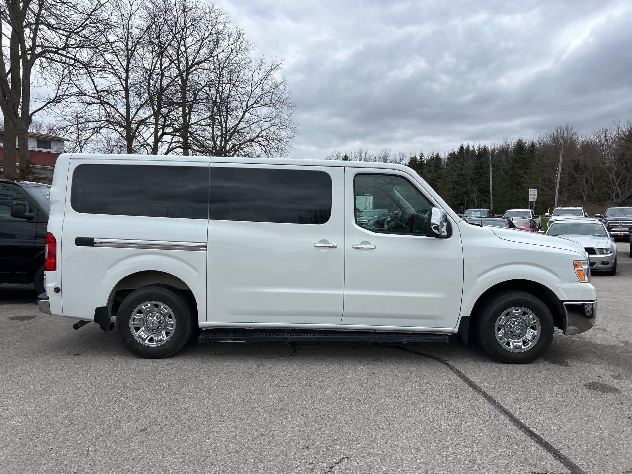 2020 Nissan NV 3500 SL V8, CLEAN CARFAX, 12 PASSENGER! Photo