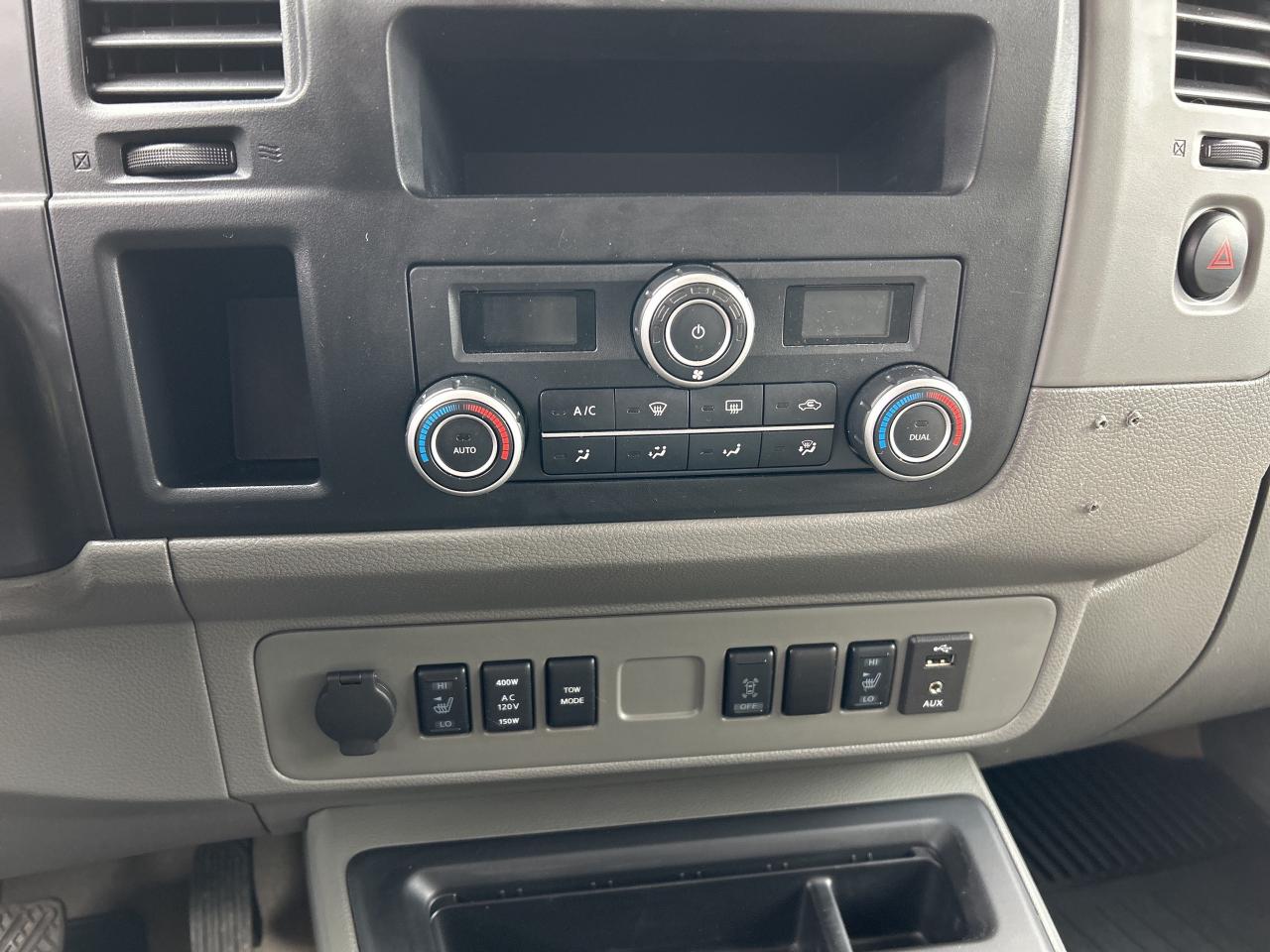 2020 Nissan NV 3500 SL V8, CLEAN CARFAX, 12 PASSENGER! Photo