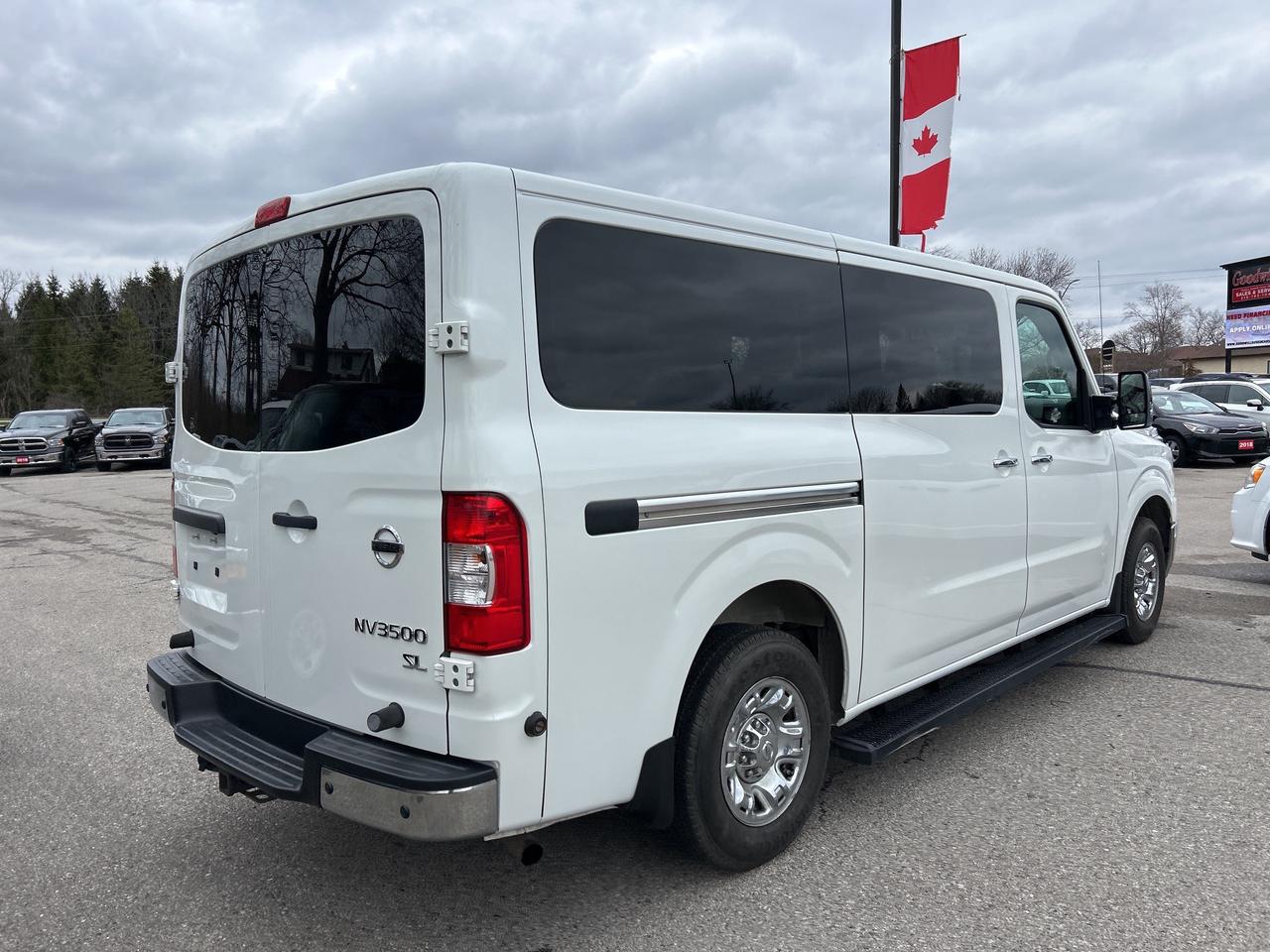 2020 Nissan NV 3500 SL V8, CLEAN CARFAX, 12 PASSENGER! Photo4