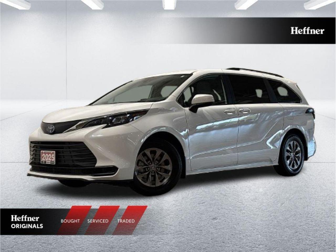 2025 Toyota Sienna LE 8-Passenger Photo