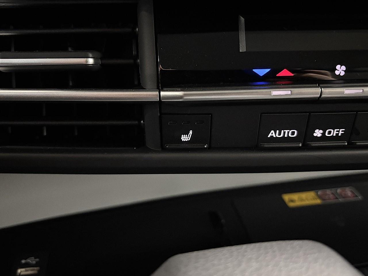 2025 Toyota Sienna LE 8-Passenger Photo