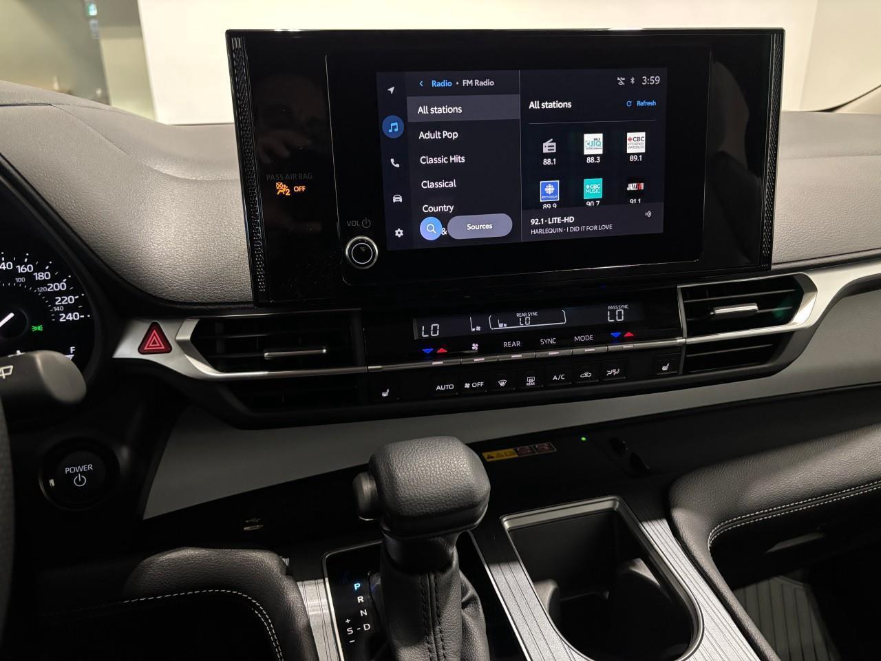 2025 Toyota Sienna LE 8-Passenger Photo