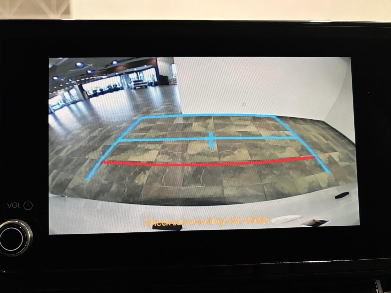 2025 Toyota Sienna LE 8-Passenger Photo