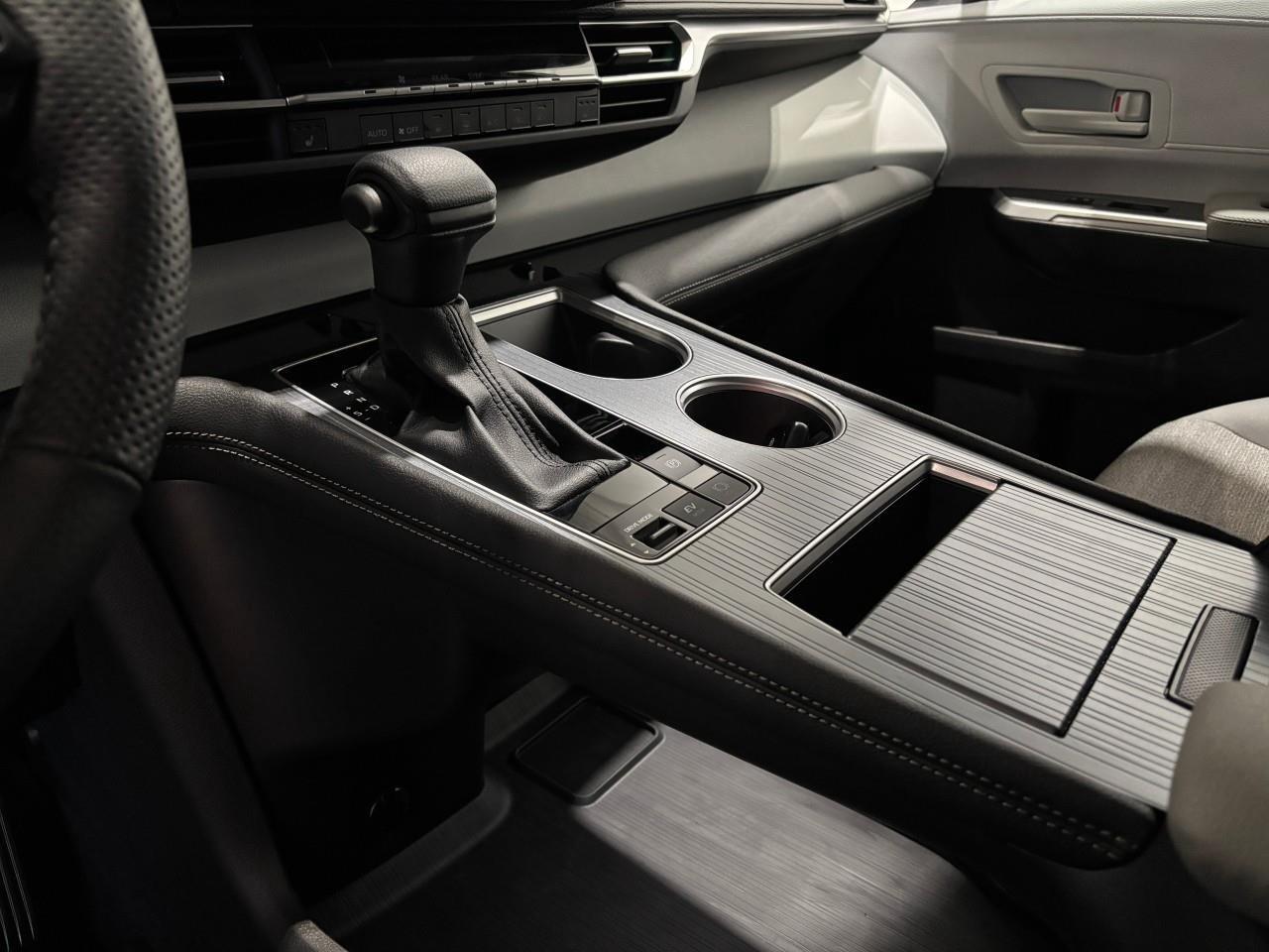 2025 Toyota Sienna LE 8-Passenger Photo