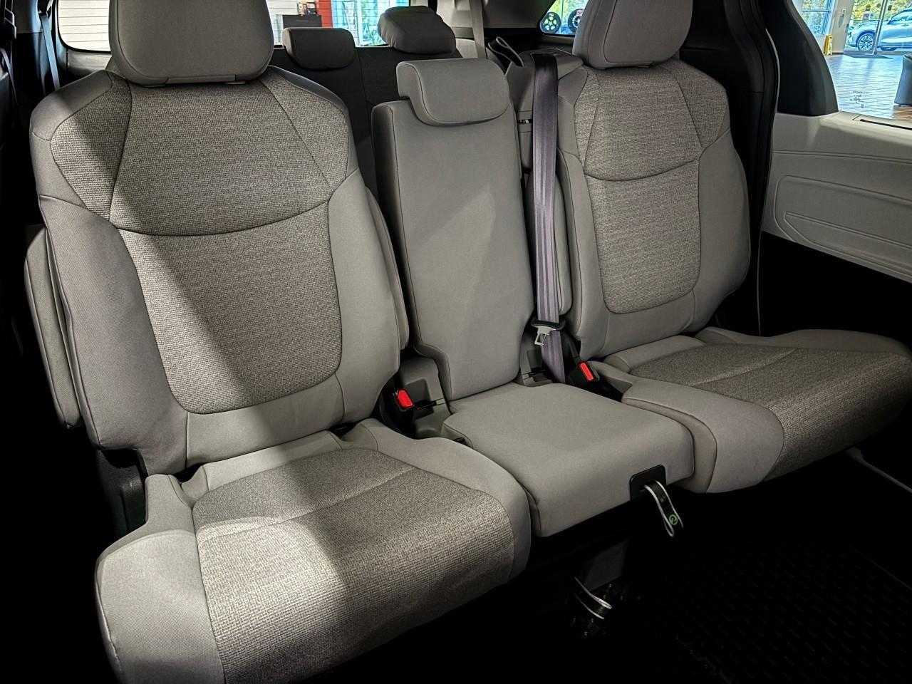 2025 Toyota Sienna LE 8-Passenger Photo