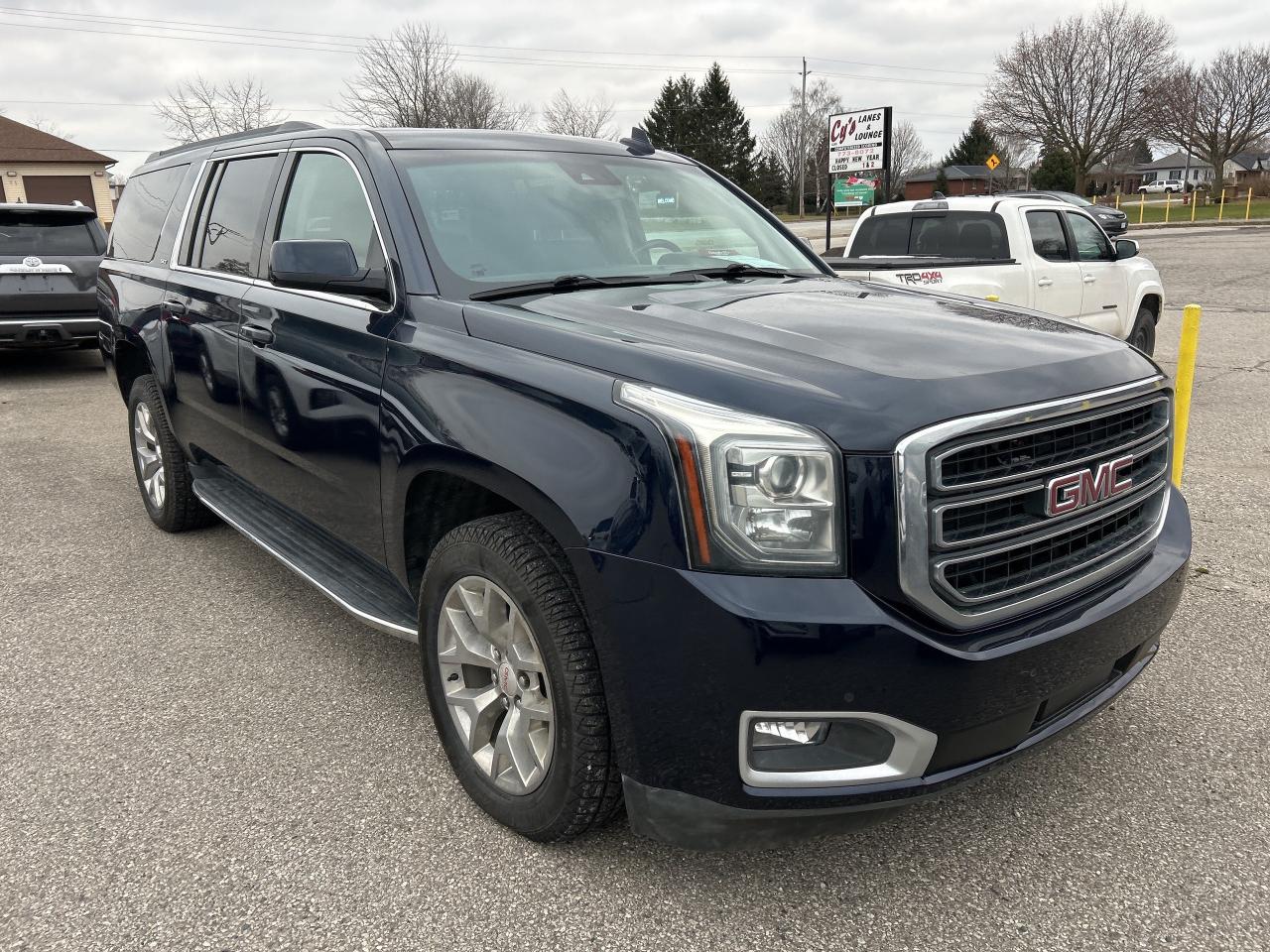 2020 GMC Yukon XL LEATHER, SUNROOF, NAV, DVD, 7 PASS, CLEAN CARFAX! Photo
