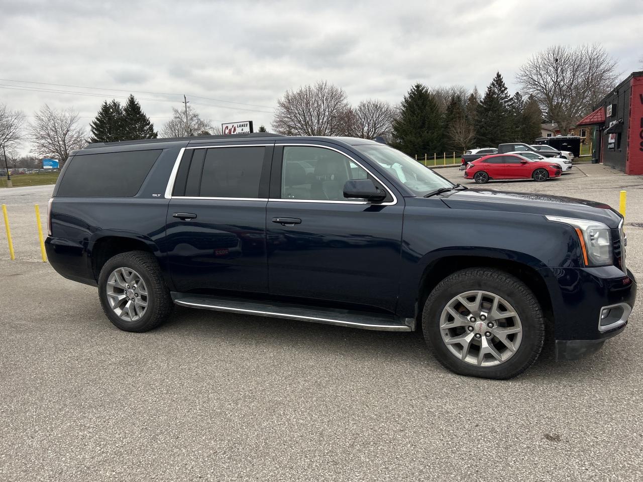 2020 GMC Yukon XL LEATHER, SUNROOF, NAV, DVD, 7 PASS, CLEAN CARFAX! Photo
