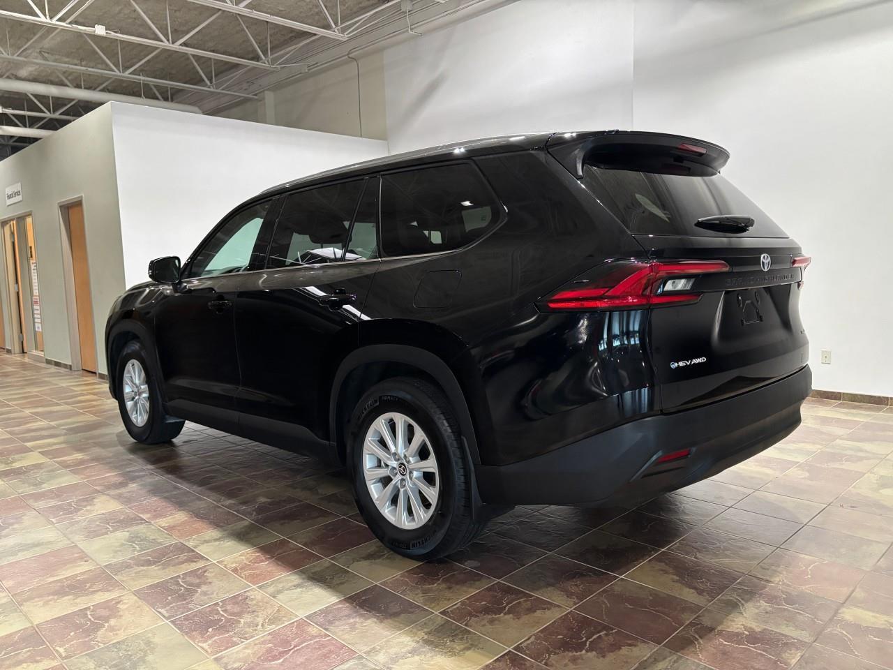 2025 Toyota Grand Highlander XLE Photo2