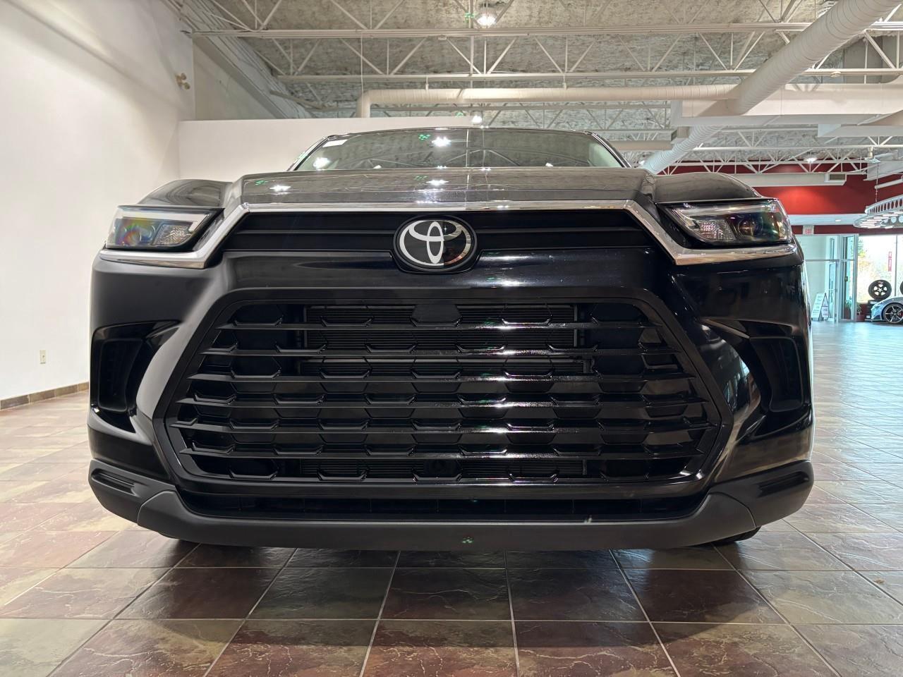 2025 Toyota Grand Highlander XLE Photo3