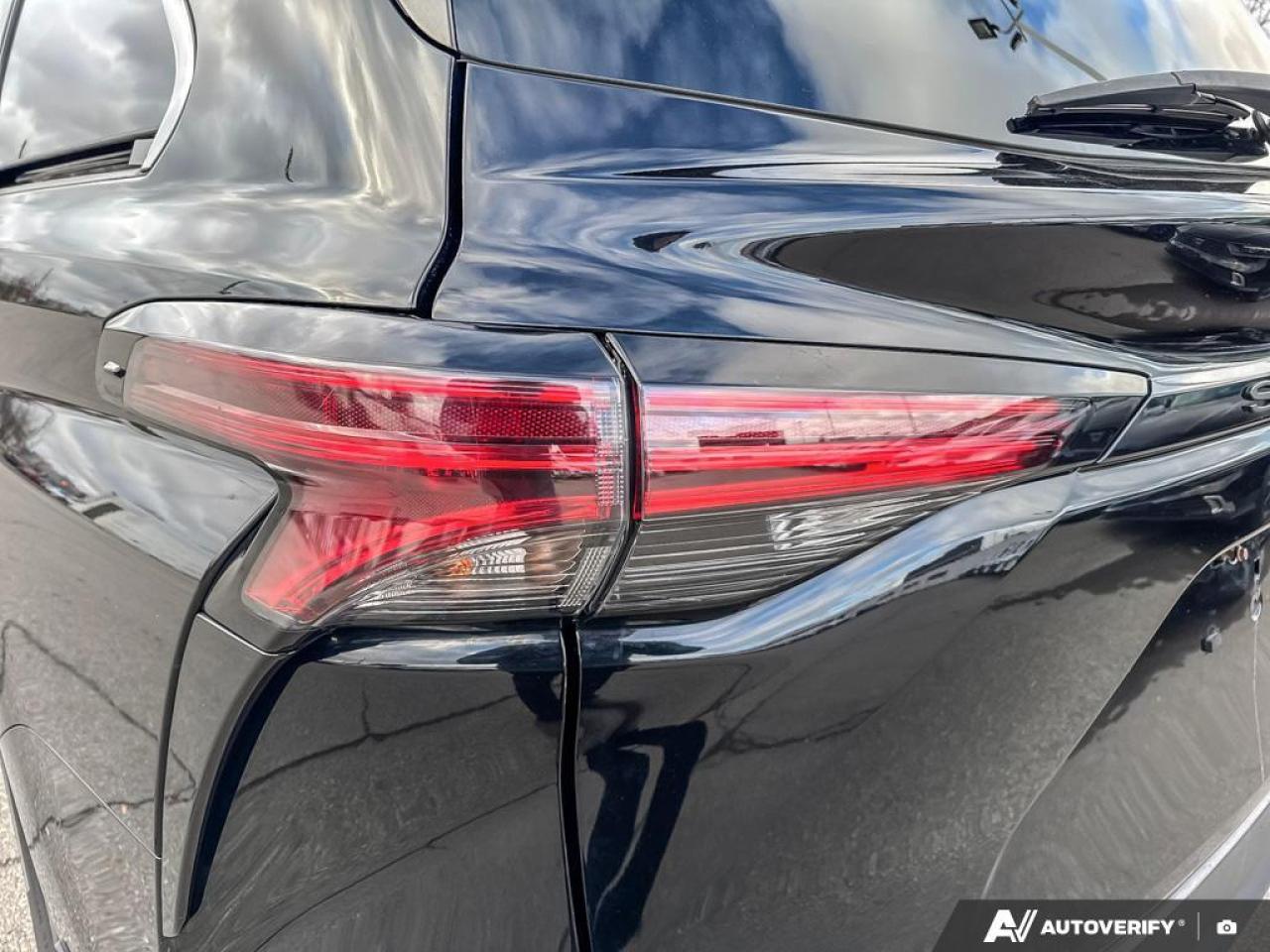 2022 Toyota Sienna LE 8-Passenger AWD   HYBRID   1 OWNR   SNOW TIRES Photo