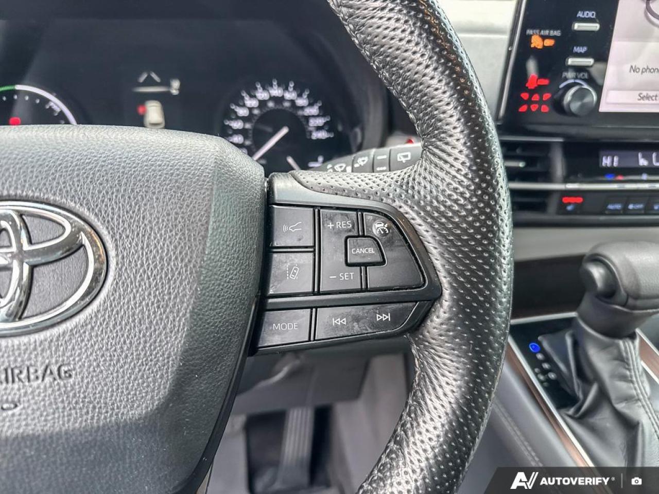 2022 Toyota Sienna LE 8-Passenger AWD   HYBRID   1 OWNR   SNOW TIRES Photo