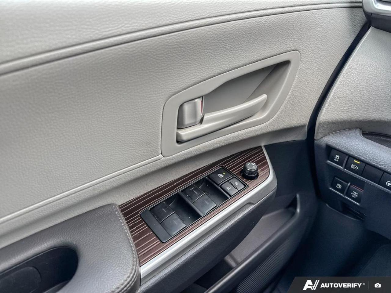 2022 Toyota Sienna LE 8-Passenger AWD   HYBRID   1 OWNR   SNOW TIRES Photo