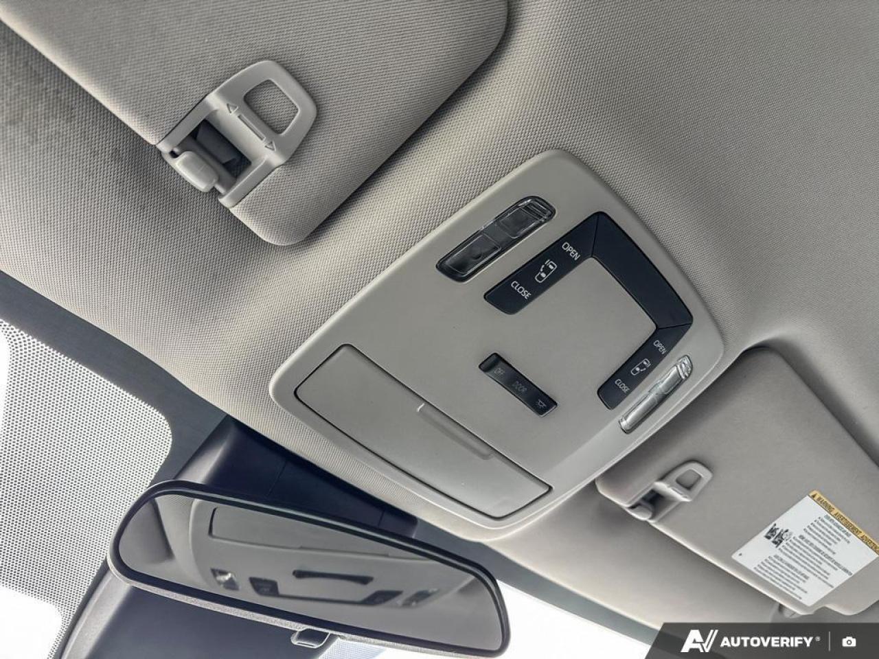 2022 Toyota Sienna LE 8-Passenger AWD   HYBRID   1 OWNR   SNOW TIRES Photo