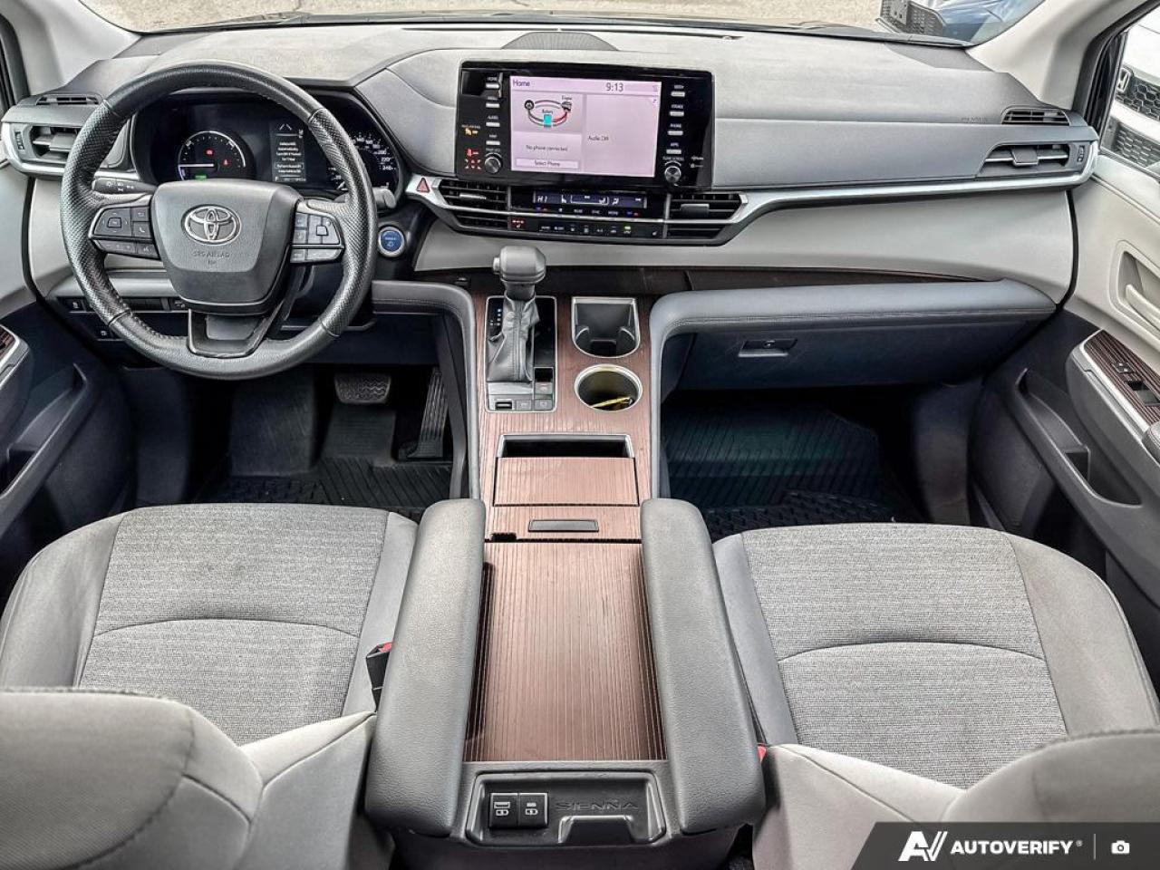 2022 Toyota Sienna LE 8-Passenger AWD   HYBRID   1 OWNR   SNOW TIRES Photo