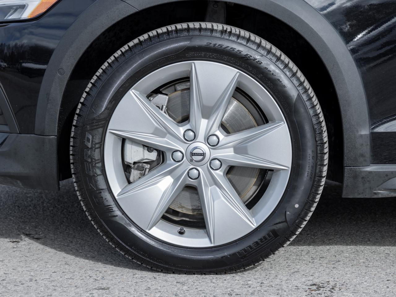 2025 Volvo V60 Cross Country B5 AWD Core  STATION WAGON  VOLVO CPO Photo3