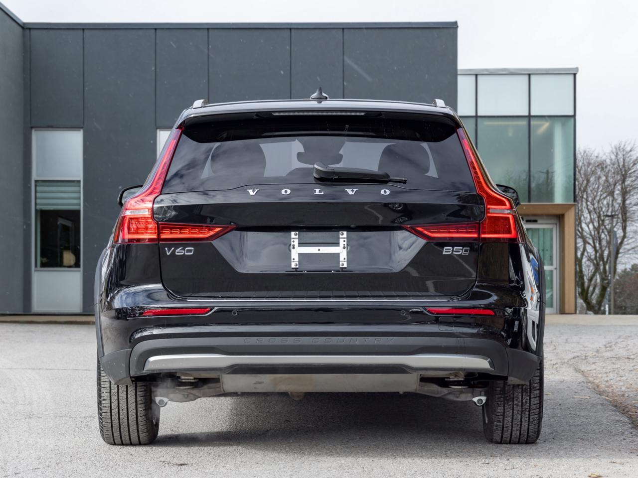 2025 Volvo V60 Cross Country B5 AWD Core  STATION WAGON  VOLVO CPO Photo
