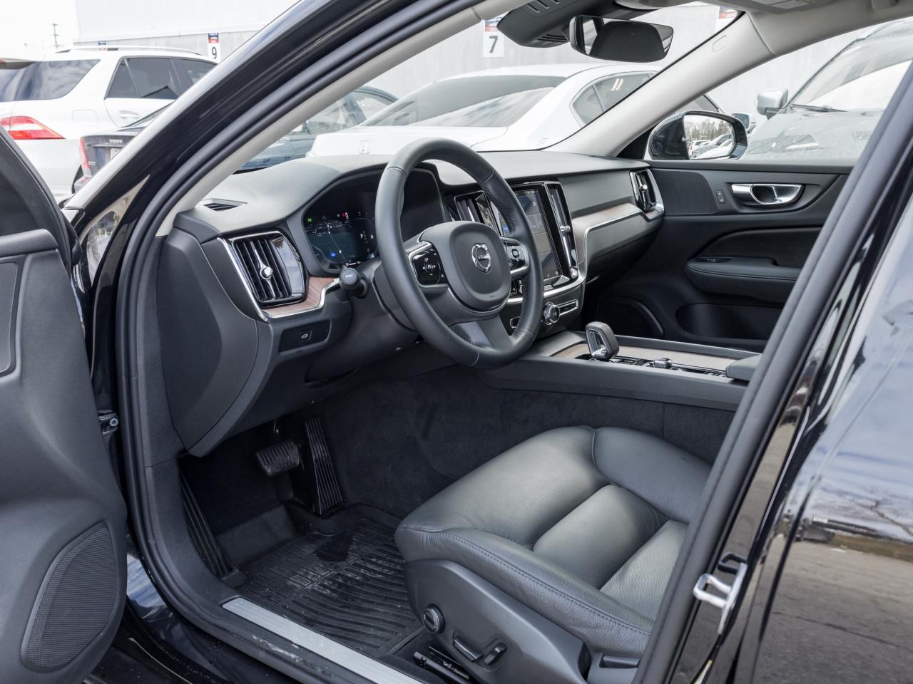 2025 Volvo V60 Cross Country B5 AWD Core  STATION WAGON  VOLVO CPO Photo