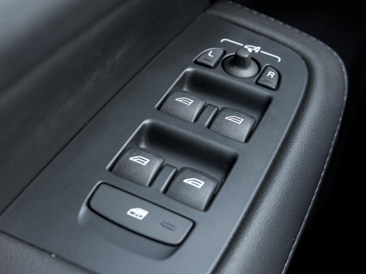 2025 Volvo V60 Cross Country B5 AWD Core  STATION WAGON  VOLVO CPO Photo