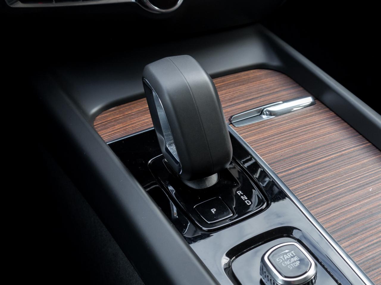 2025 Volvo V60 Cross Country B5 AWD Core  STATION WAGON  VOLVO CPO Photo