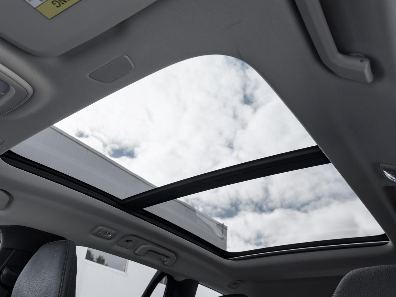 2025 Volvo V60 Cross Country B5 AWD Core  STATION WAGON  VOLVO CPO Photo