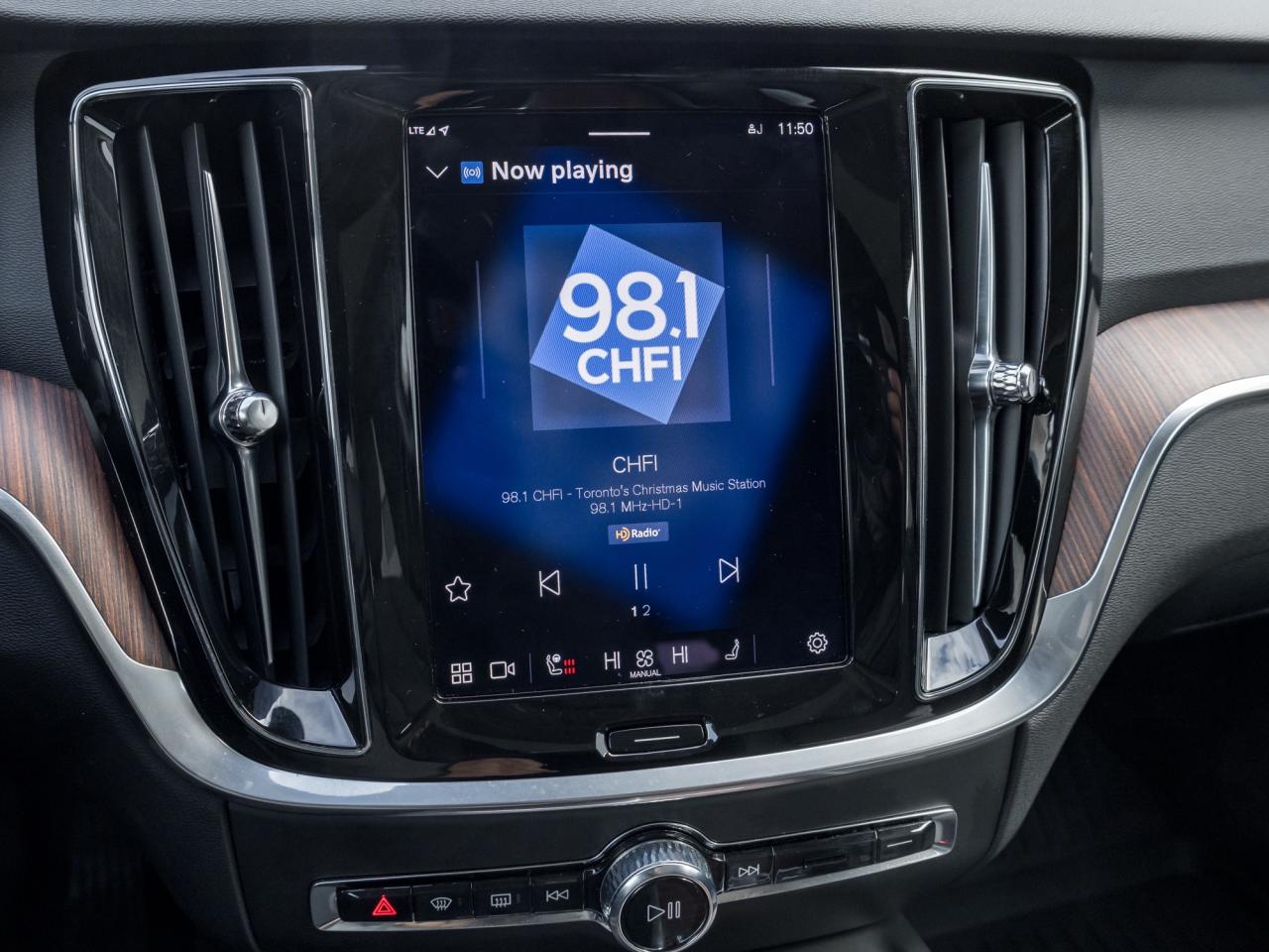 2025 Volvo V60 Cross Country B5 AWD Core  STATION WAGON  VOLVO CPO Photo