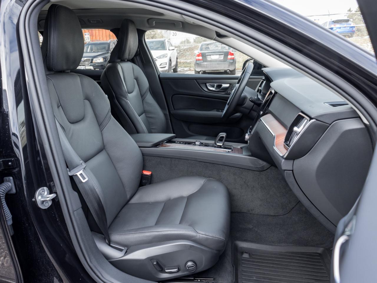 2025 Volvo V60 Cross Country B5 AWD Core  STATION WAGON  VOLVO CPO Photo