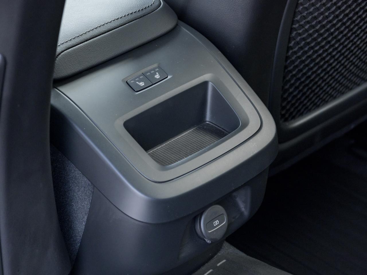 2025 Volvo V60 Cross Country B5 AWD Core  STATION WAGON  VOLVO CPO Photo