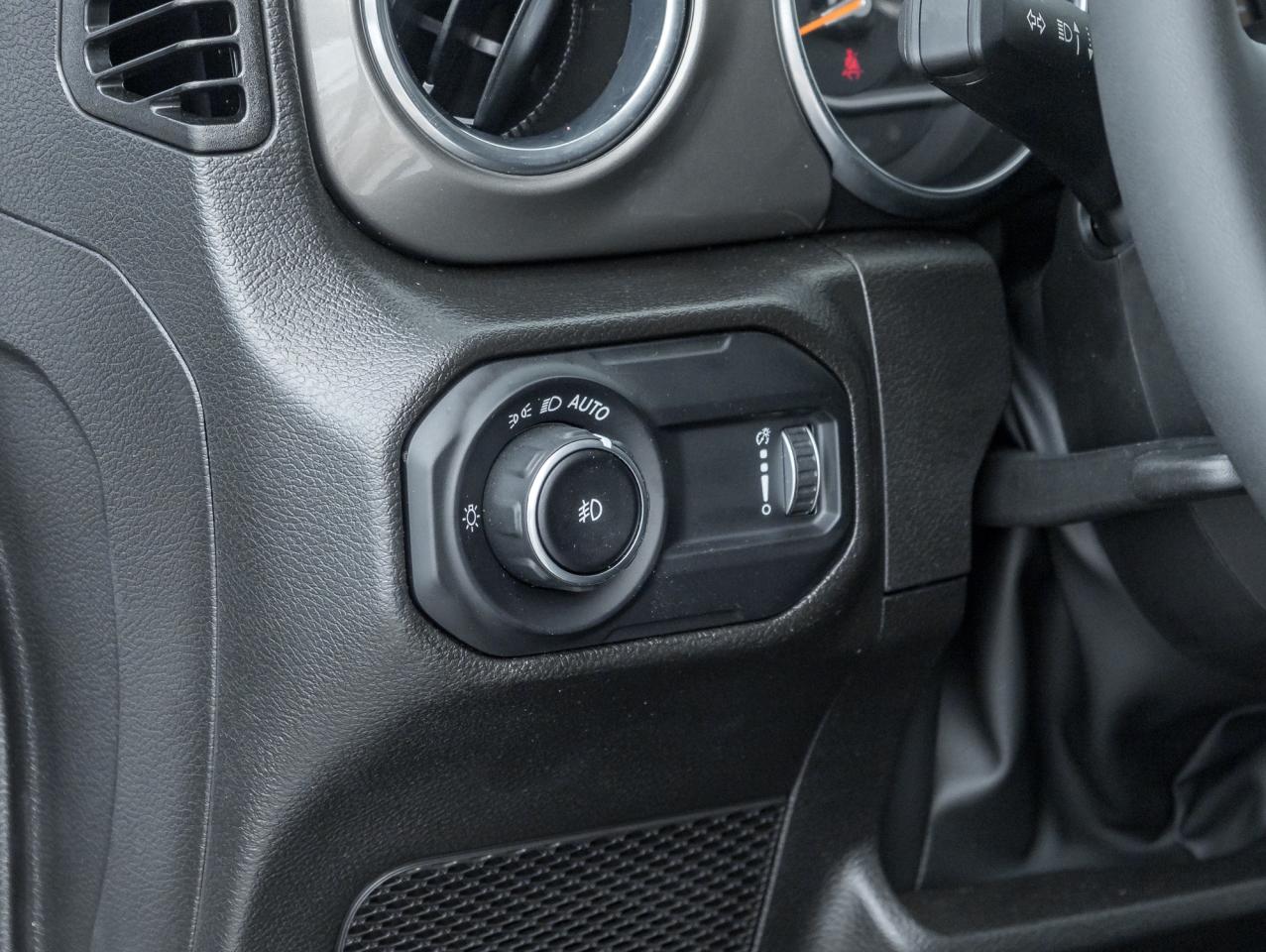 2023 Jeep Wrangler Sahara 4 Door 4x4**3.6 PENTASTAR**COLD WTHR GRP+++ Photo