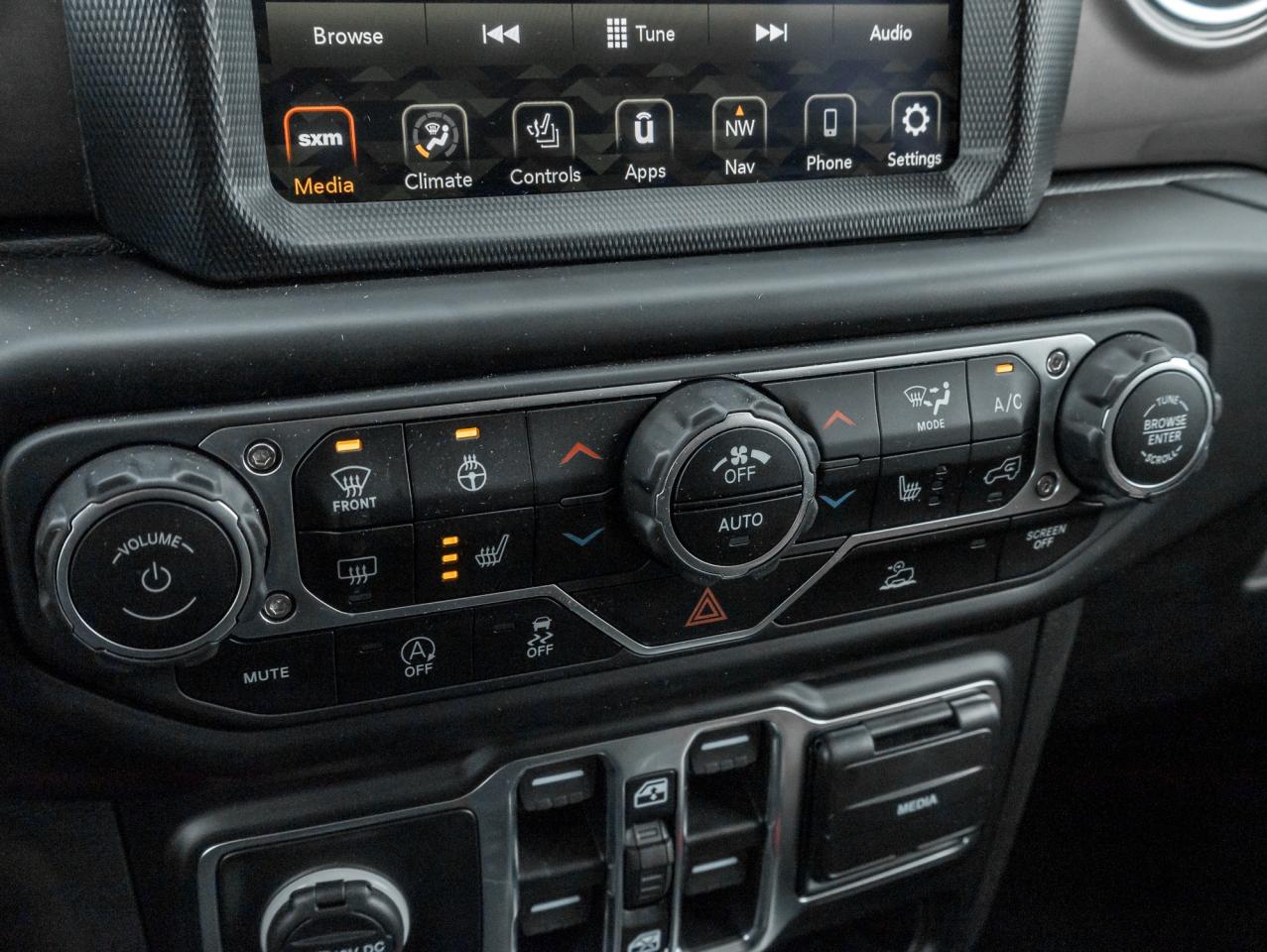 2023 Jeep Wrangler Sahara 4 Door 4x4**3.6 PENTASTAR**COLD WTHR GRP+++ Photo