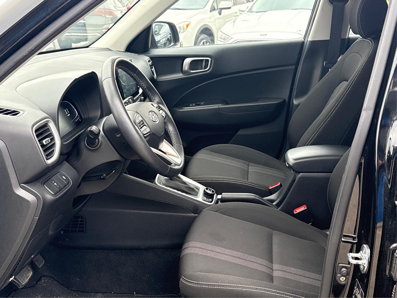 2024 Hyundai Venue POWER & HEATED SEATS LOW KMS WE FINANCE ALL CREDIT Photo