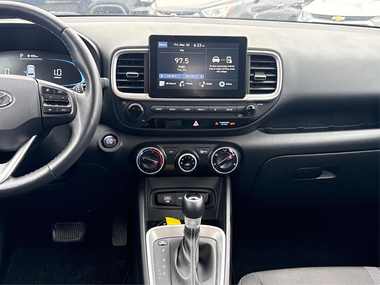 2024 Hyundai Venue POWER & HEATED SEATS LOW KMS WE FINANCE ALL CREDIT Photo