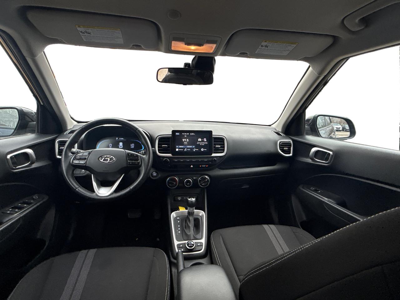 2024 Hyundai Venue POWER & HEATED SEATS LOW KMS WE FINANCE ALL CREDIT Photo