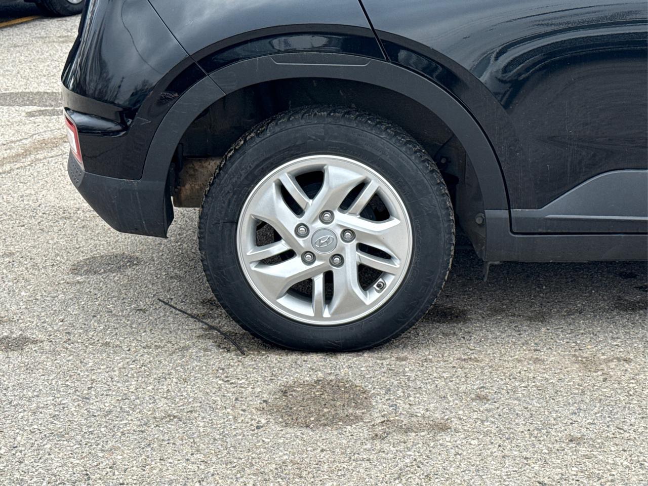 2024 Hyundai Venue POWER & HEATED SEATS LOW KMS WE FINANCE ALL CREDIT Photo